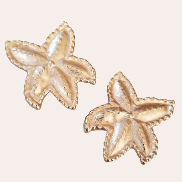 Vintage Diane Von Furstenberg Couture Starfish Matte Goldtone Clip Earrings - Picture 5 of 11